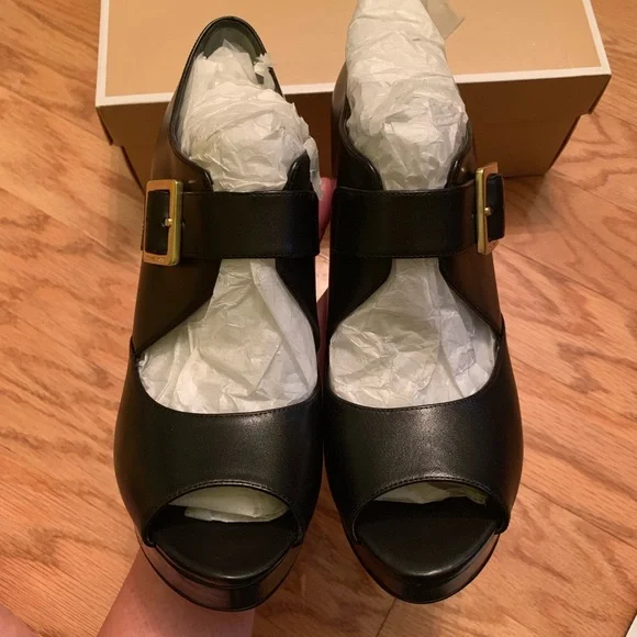 🔥SALE🔥 Michael Kors Eleni Platform Heel 10 - Picture 6 of 10